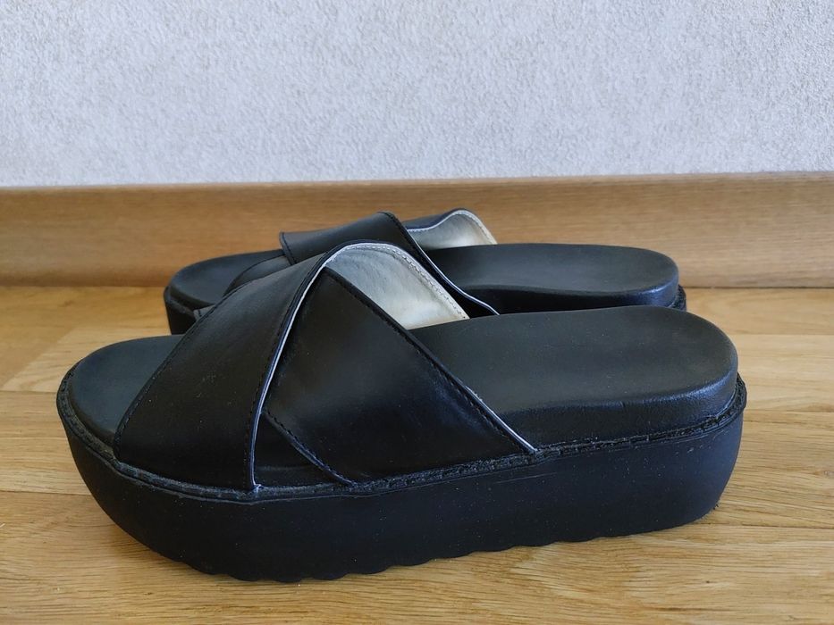 КОЖАНЫЕ  женские шлепанцы на платформе р.36 -37 стелька 23 см