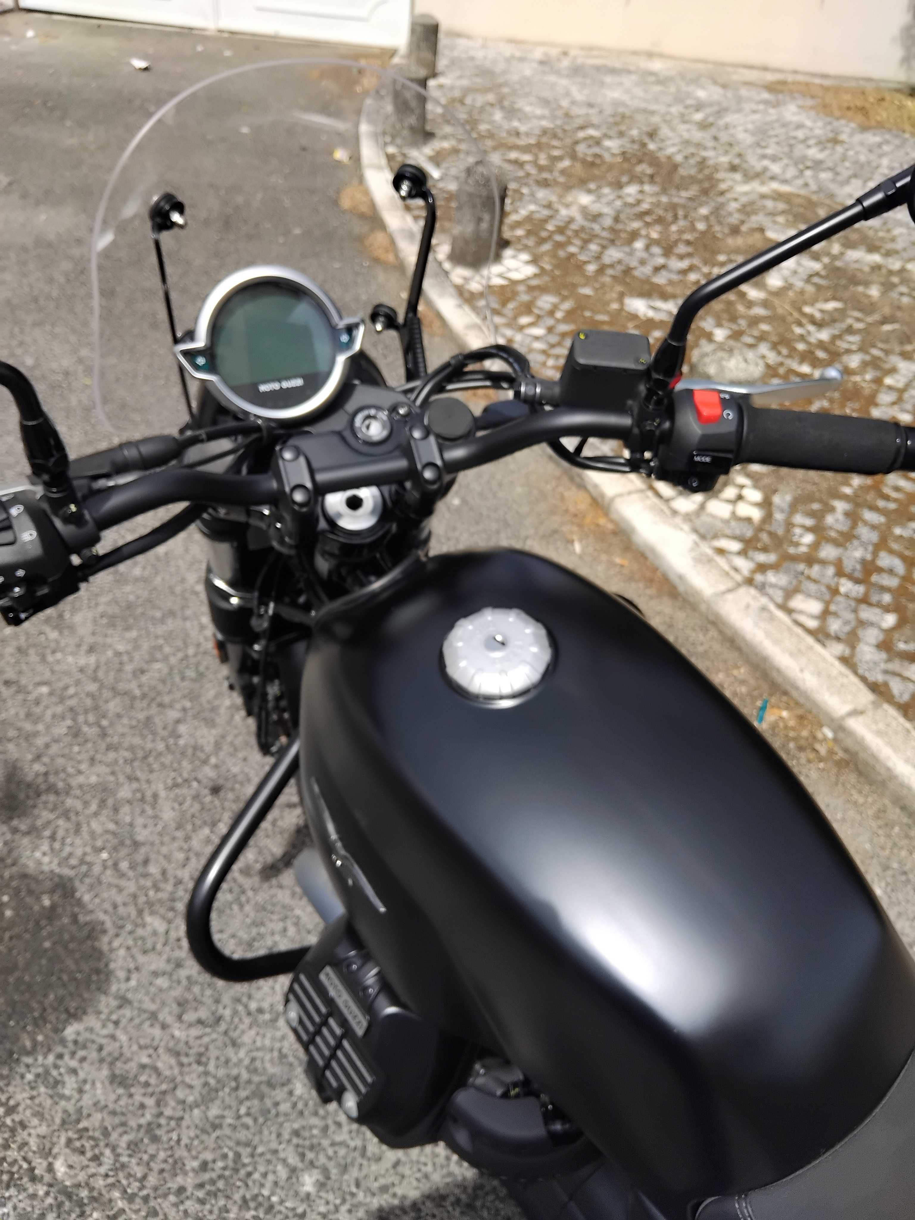Moto Guzzi V7 Stone NOVA