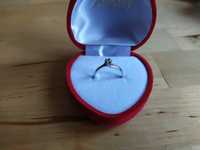 złoty pierścionek z diamentem, rozmiar 15, certyfikat firmy APART