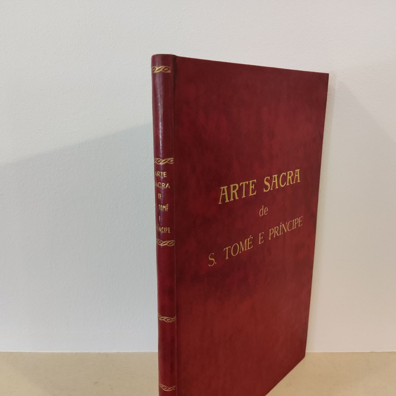 Livro Arte Sacra de S. Tomé e Príncipe
