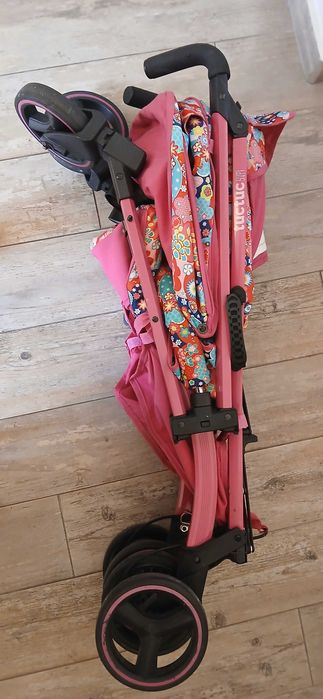 Lindo carrinho de bebé