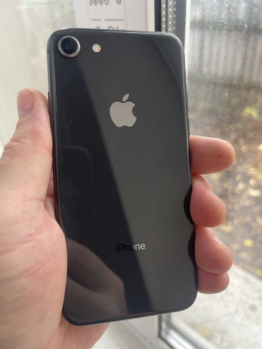 Айфон 8  4/64 в гарному стані!