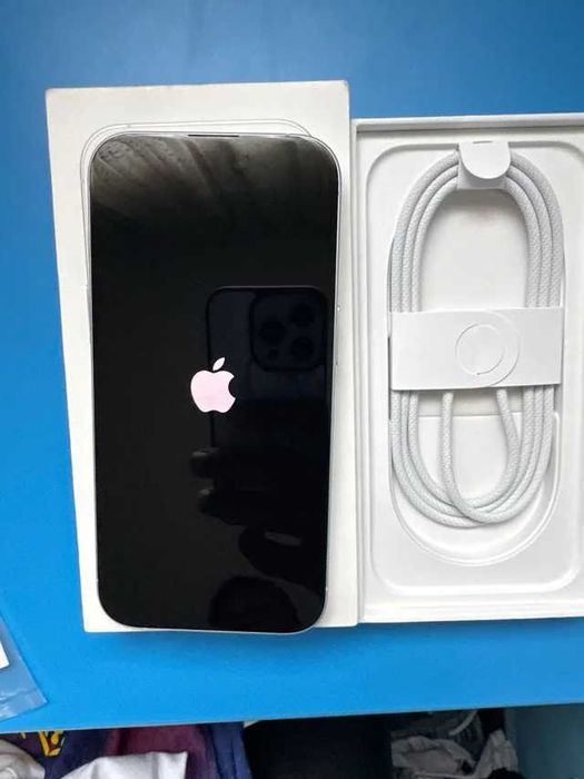 Apple iPhone 16 256GB Branco