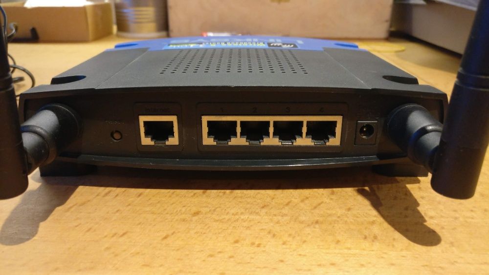 Router Linksys WRT54GL 2.4GHZ Tomato