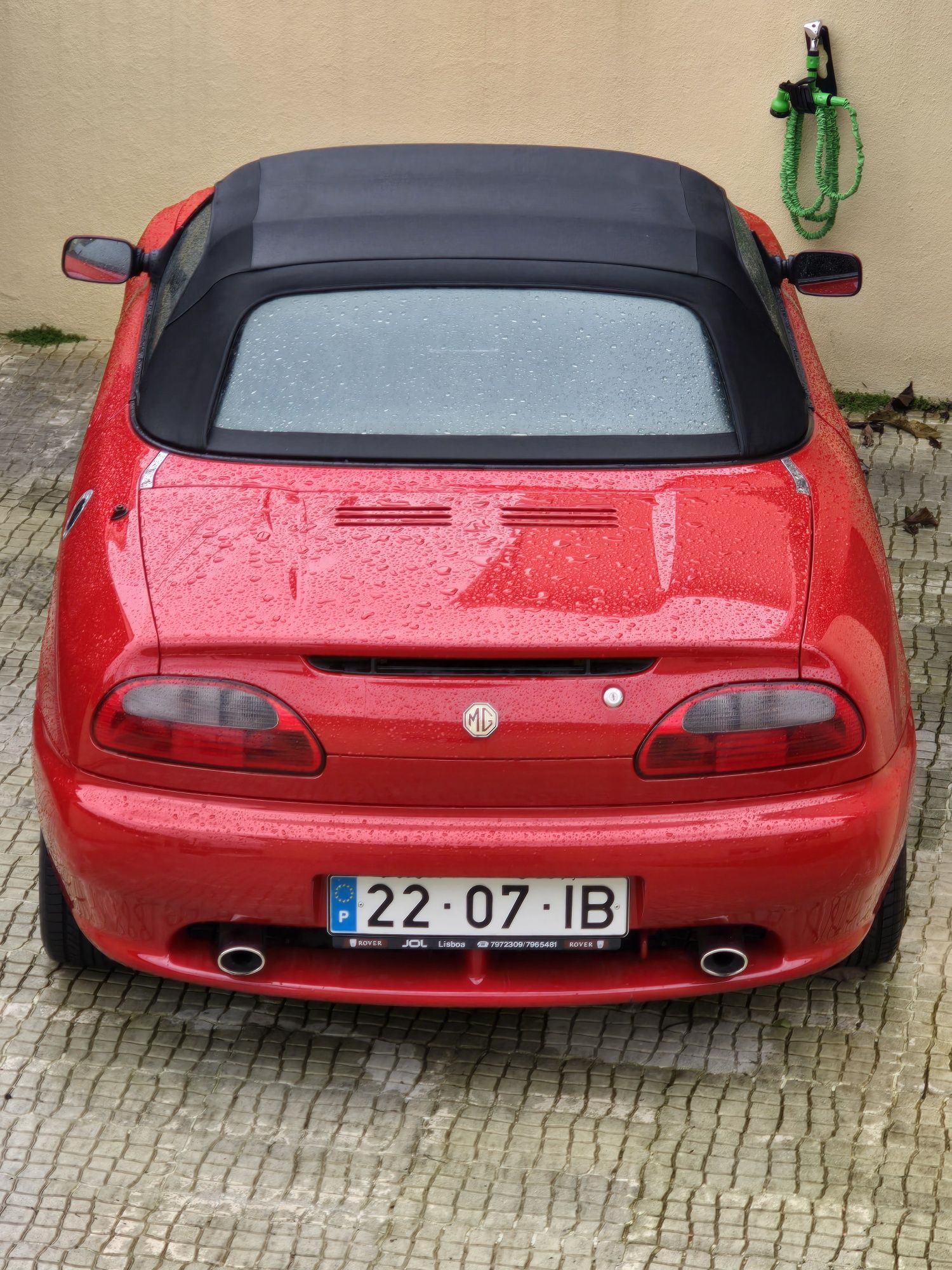 MGF com muito poucos quilómetros e muito bem estimado