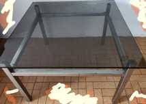 Mesa Quadrada c/ Tampo de Vidro e pés metalizados/espelhados