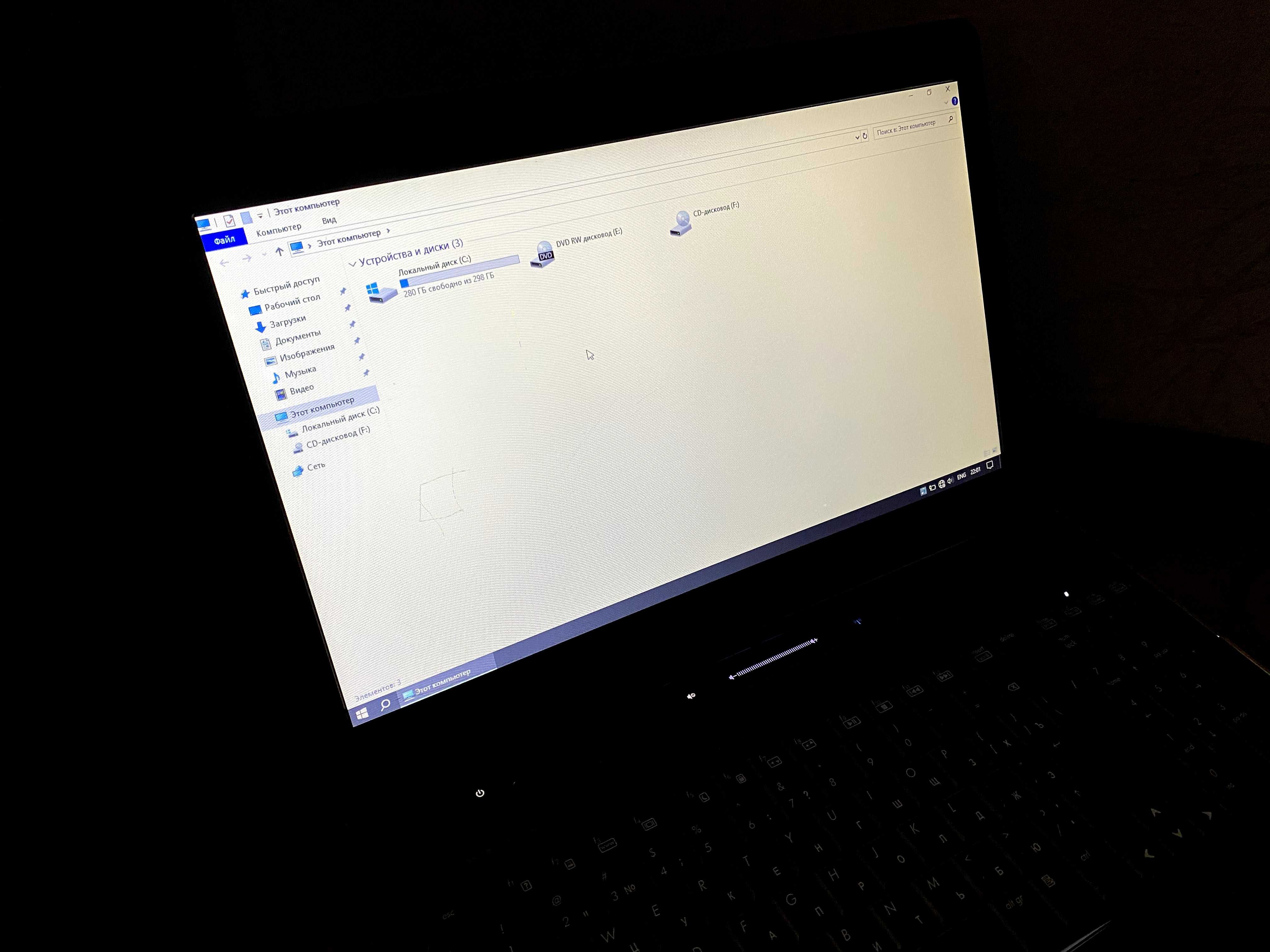 HP Pavilion dv6-1315er ( 15.6 ", 2GB DDR3, 320Gb HDD, все працює )