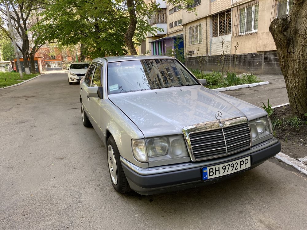 Mercedes W124 200E