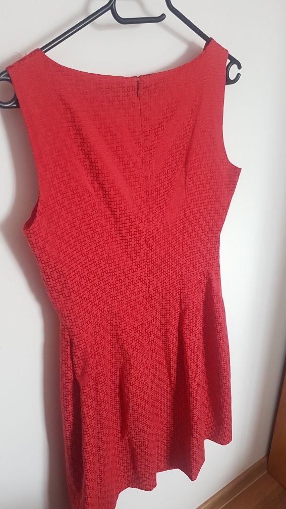 Czerwona sukienka M