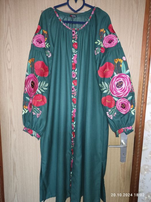 Жіноча вишиванка