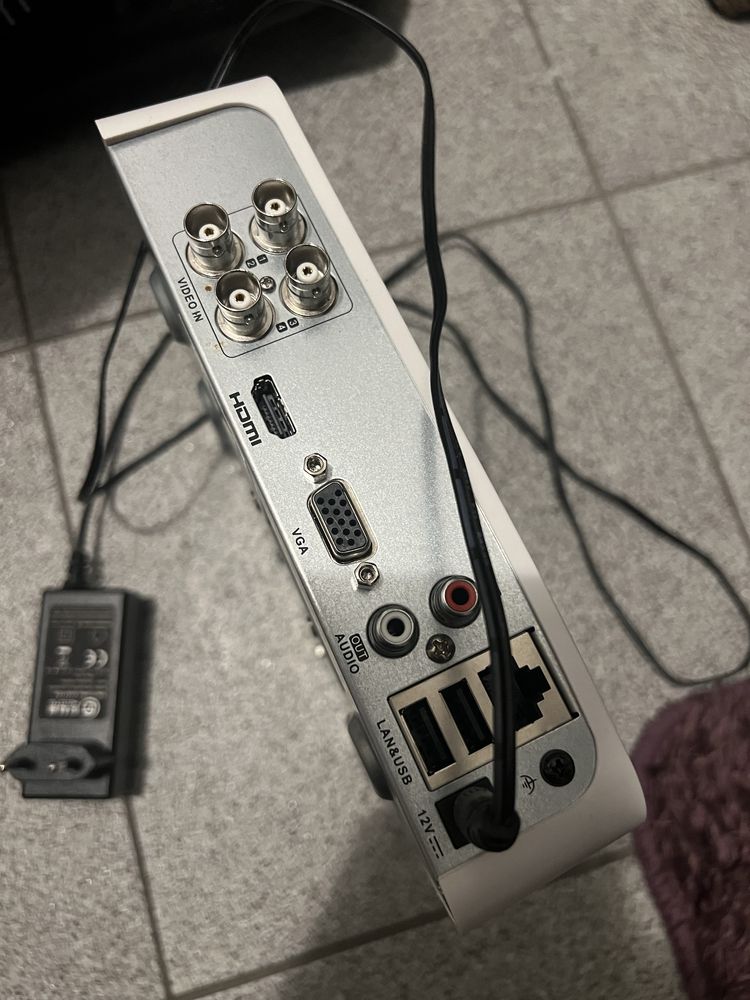 Cały system monitoring, 4 kamery, kable i myszka