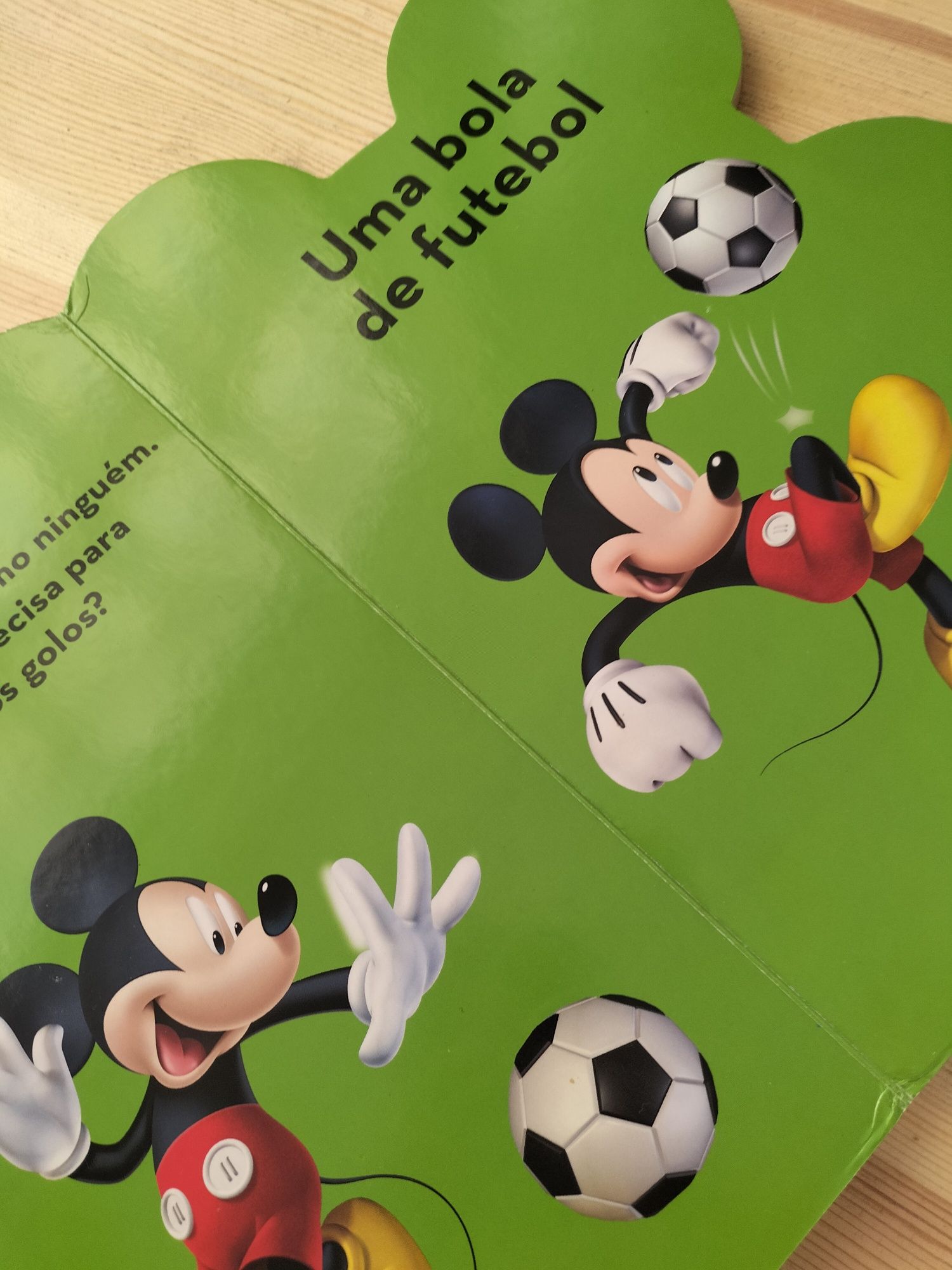 Livro - Mickey e os desportos