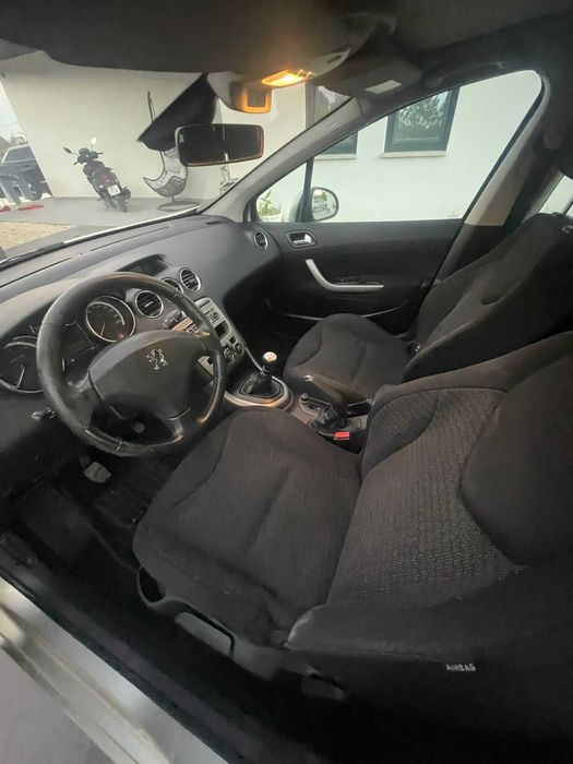 Carrinha Peugeot  308 SW.