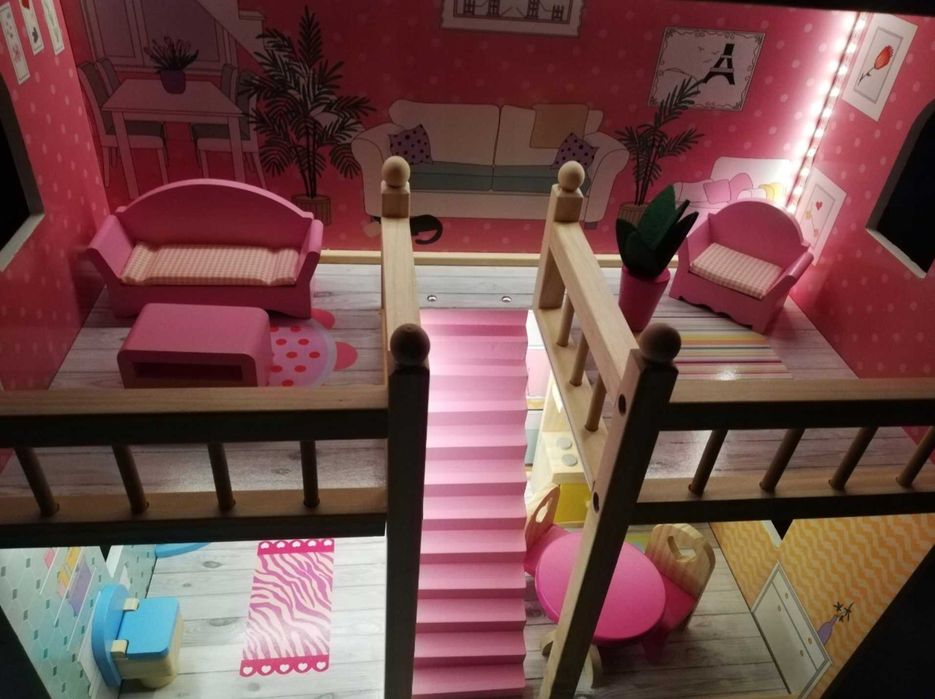 Drewniany domek dla lalek z LED Z mebelkami + oświetlenie LED