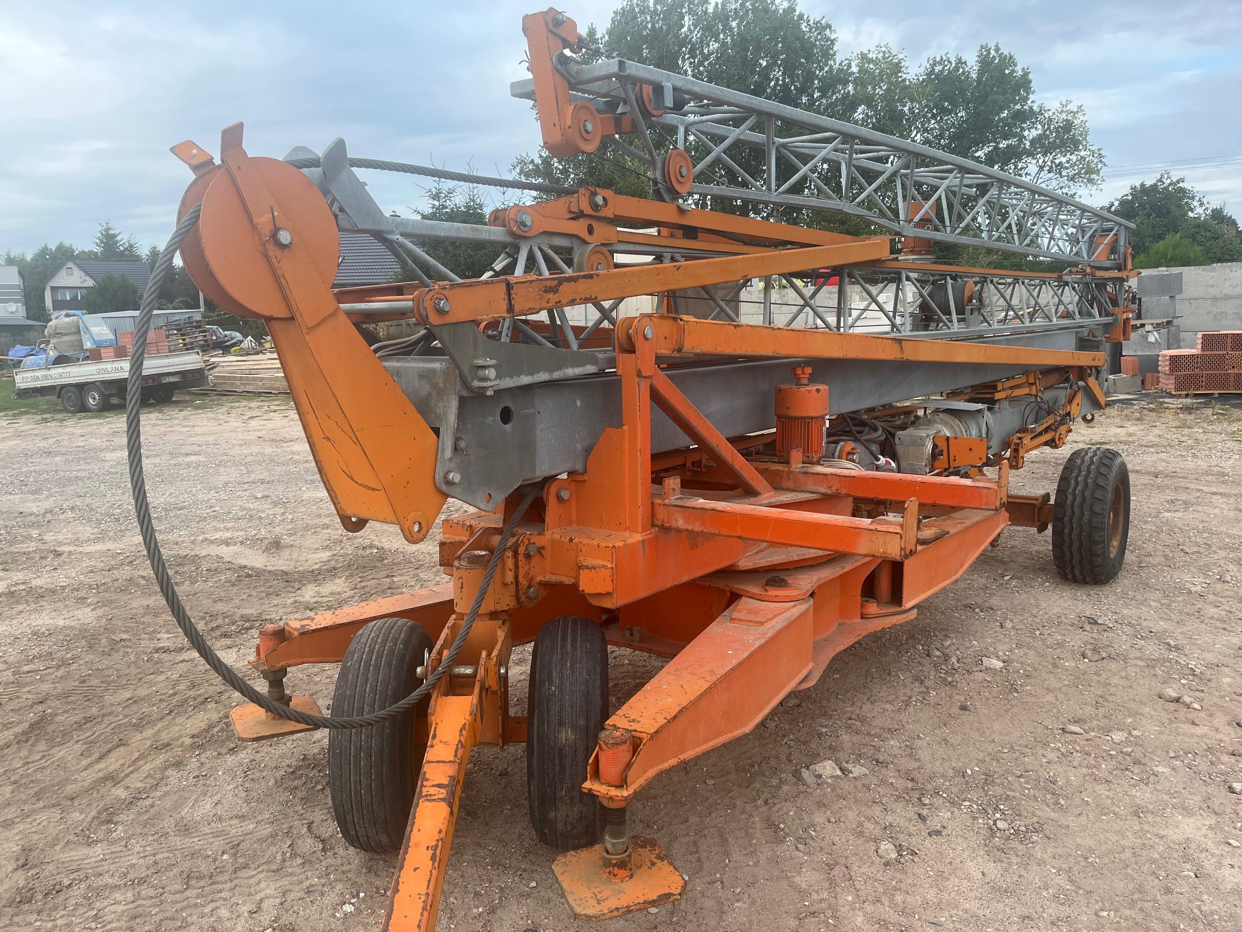 Żuraw budowlany Dzwig dekarski hydrauliczny szybkomontujacy