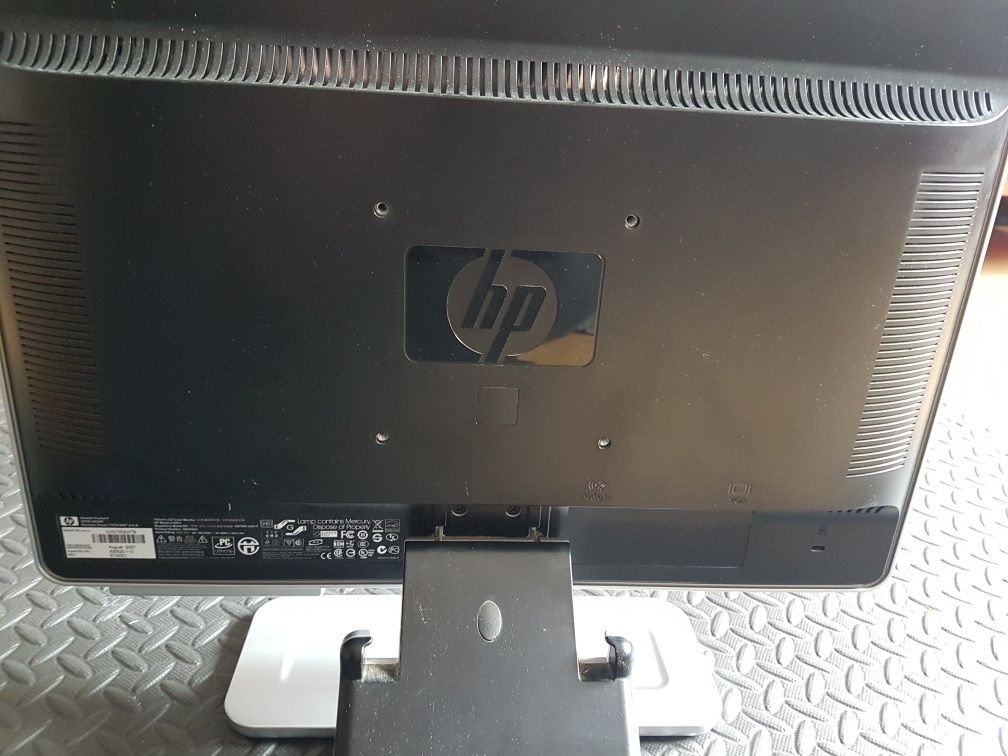 Monitor LCD HP 19p Usado