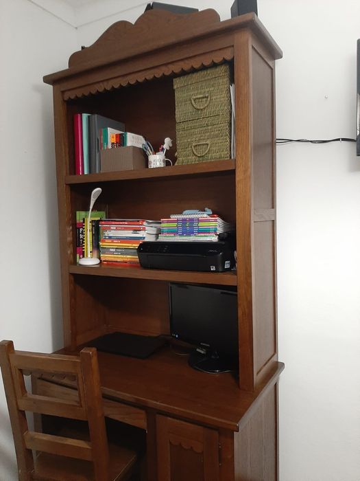 Quarto completo, cama de corpo e meio