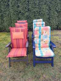 Brązowe krzesła ogrodowe z materacykami