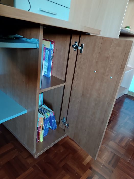 Secretaria de ótima qualidade como nova!!