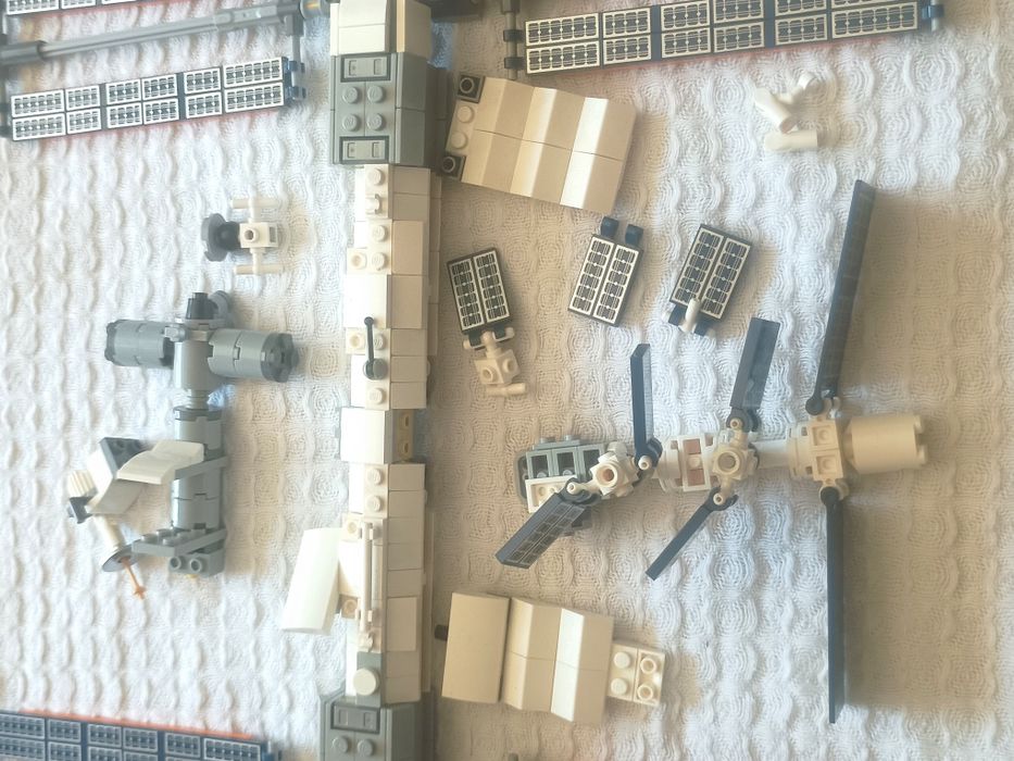 LEGO 21321 stacja kosmiczna zestaw niekompletny