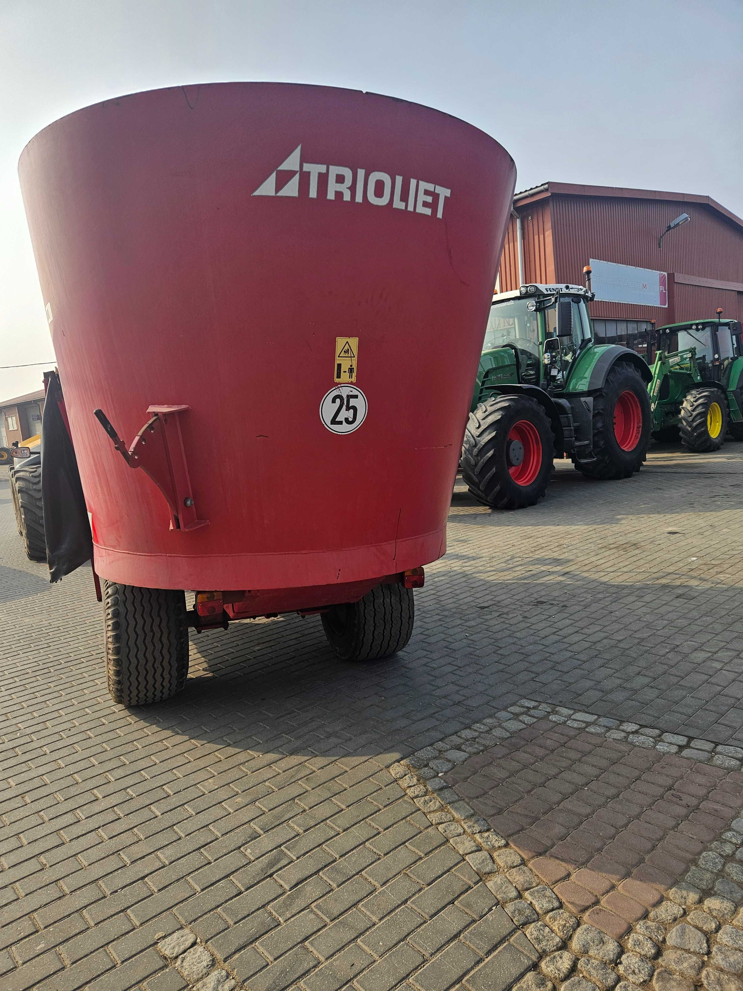 Import Niemcy paszowoz trioliet 12m3 2 rotor.transport kredyt .brutto