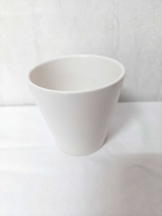 Vaso branco em cerâmica