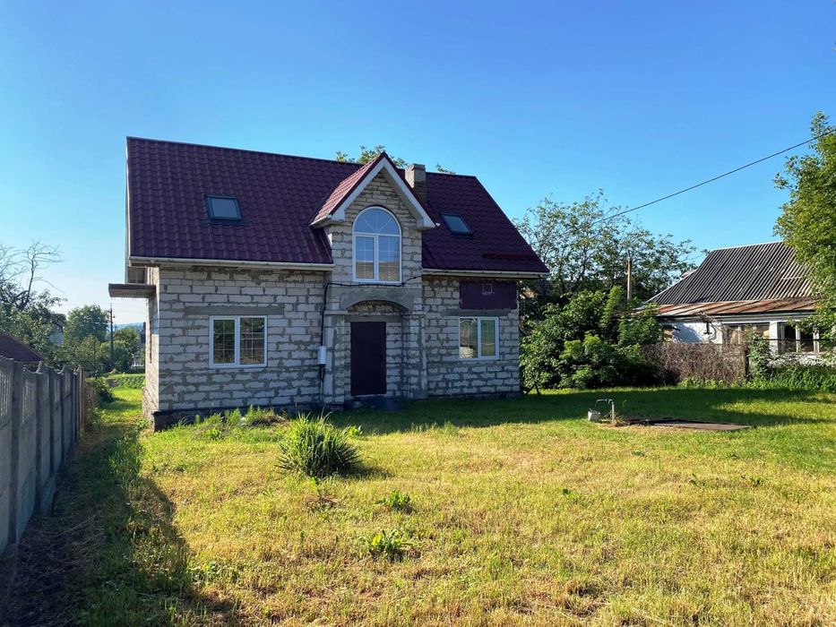 Будинок в центрі Макарова під ремонт, без комісії