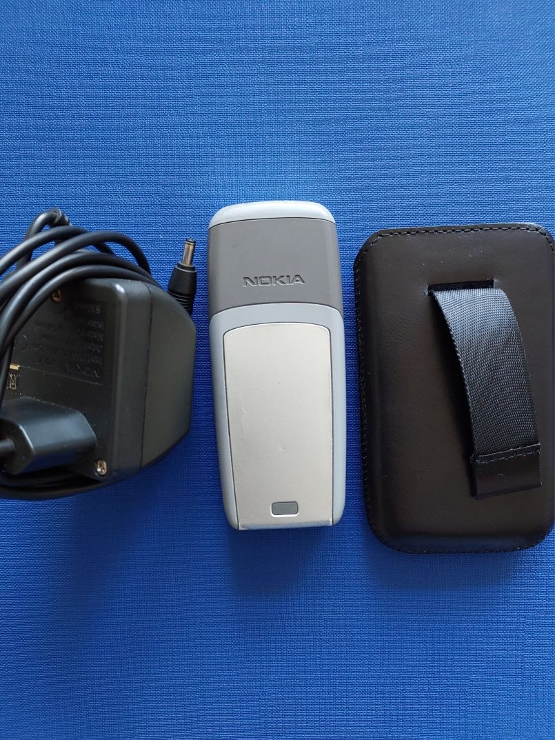 Мобильный телефон Nokia 1600 с батареей, зарядкой, чехлом