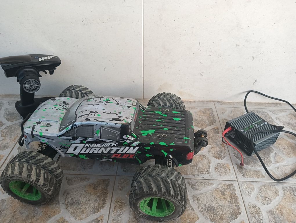 Vendo carro RC com carregador