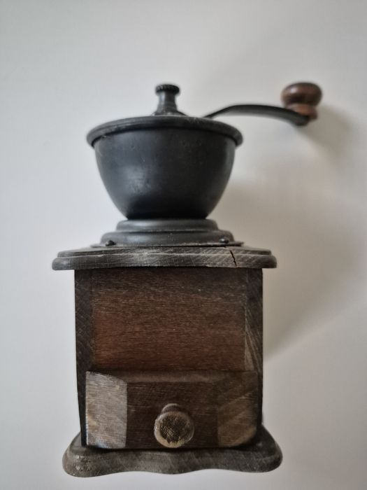 Stary ręczny młynek do kawy, retro PRL