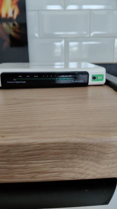 Sprzedam Switch 4 portowy z gniazdem USB