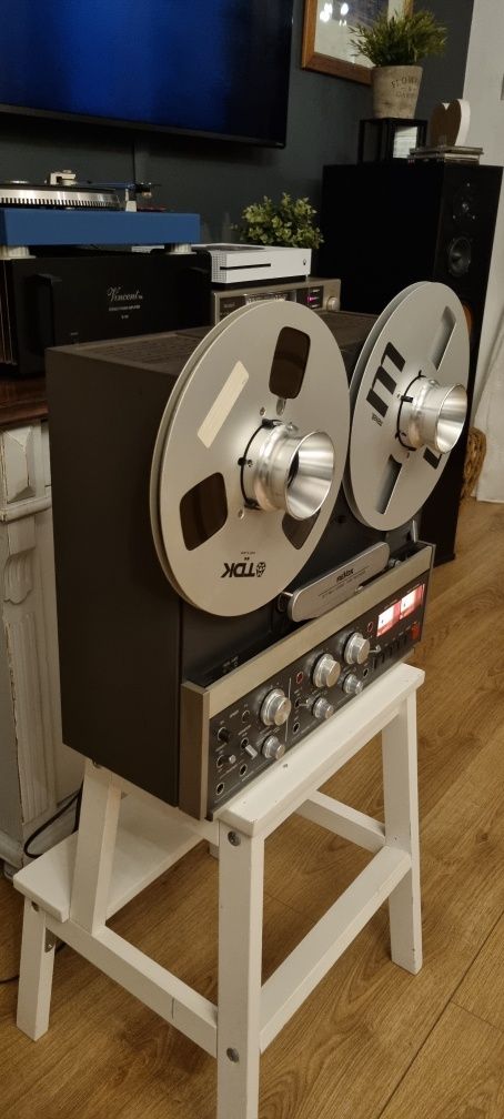Magnetofon szpulowy REVOX B 77 MK II. 4 track.