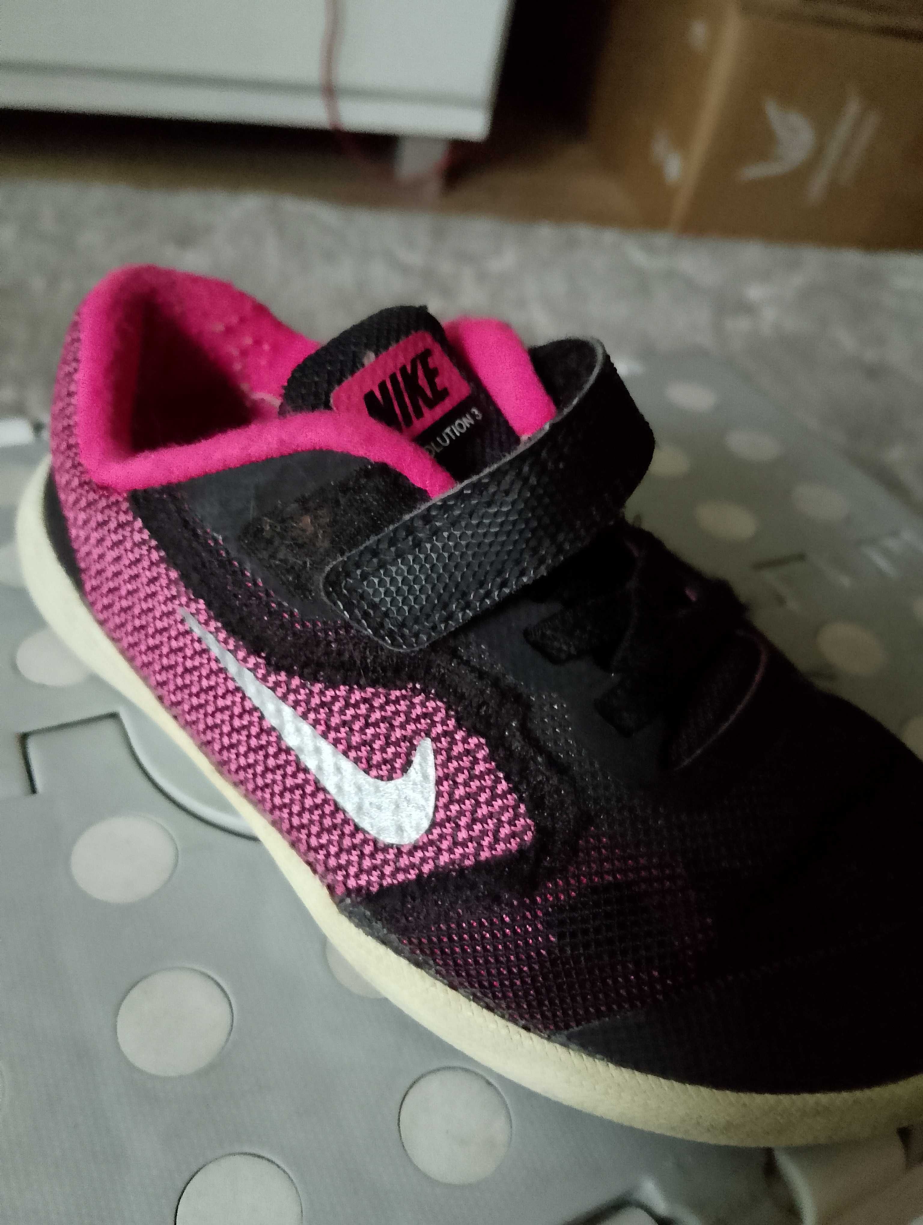 NIKE. Buty dziecięce.