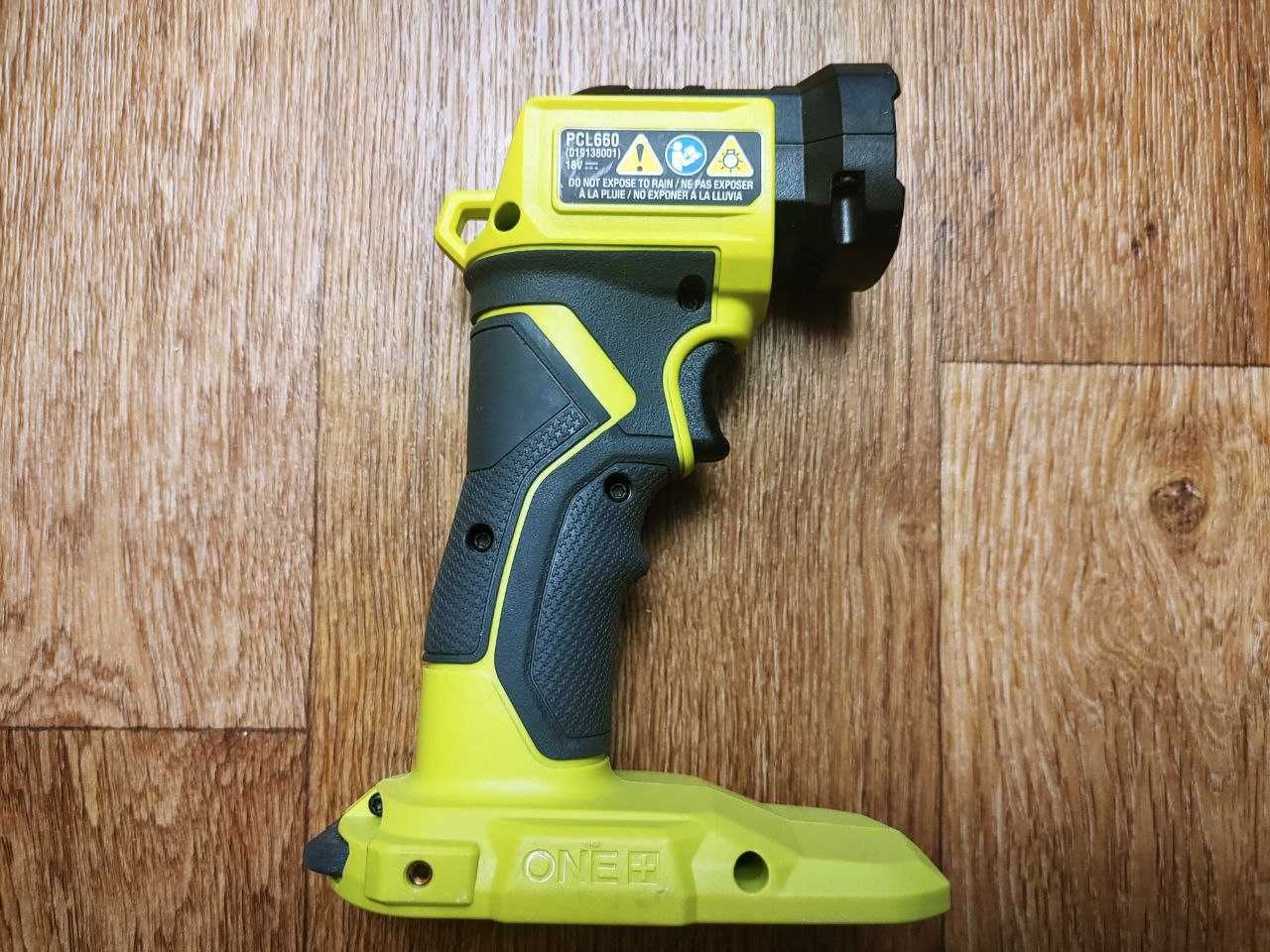 Фонарь Ryobi ONE+ PCL660 18V