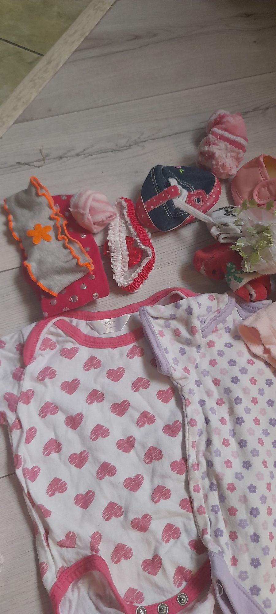 Wielka paczka ubrań 62 dla dziewczynki tanio