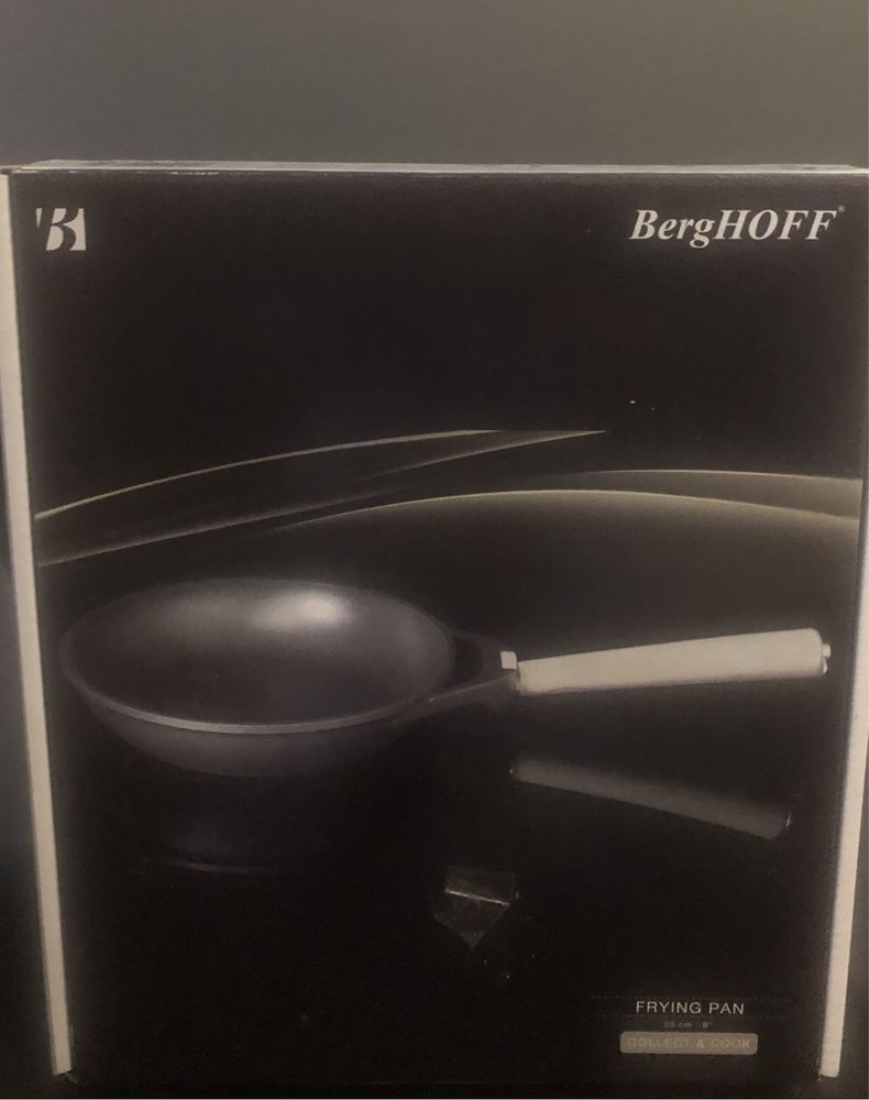 Сковорода зі зносостійким антипригарним покриттям BergHoff 20cm.