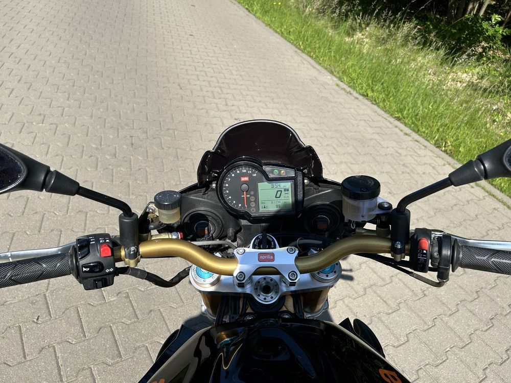 Aprilla RSV1000R Tuono Factory