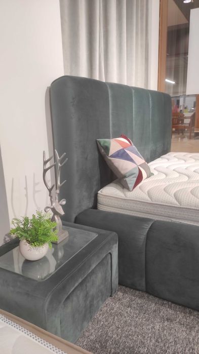 Łóżko tapicerowane 160x200 dużym z pojemnikiem i materacem