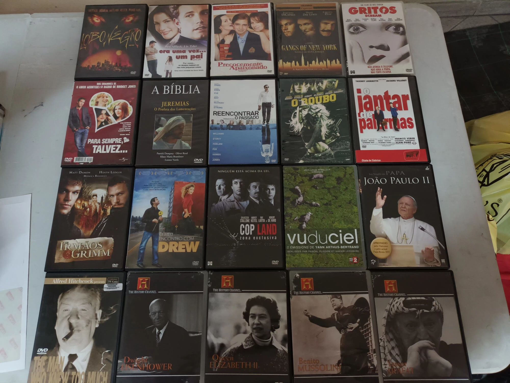 DVD'S de filmes, 45 DVD'S  ao preço  de 30 cêntimos cada