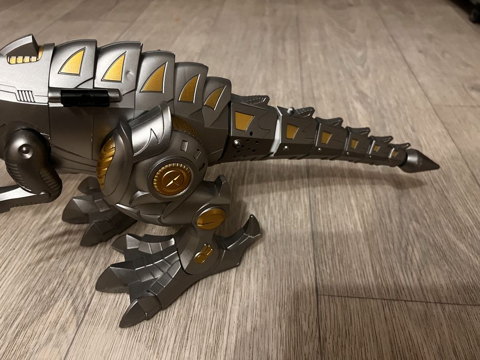 Динозавр со спецэффектами