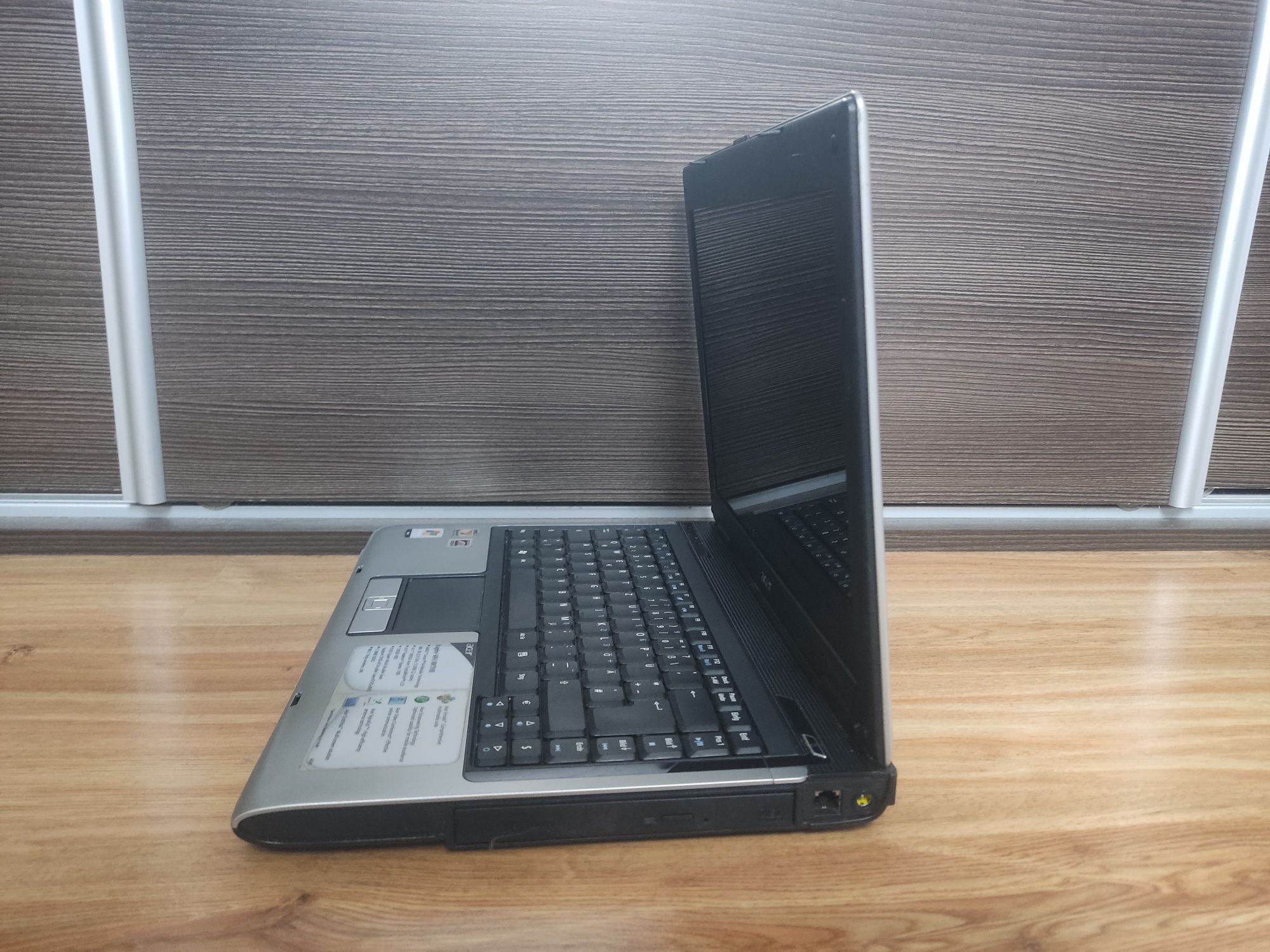 Laptop Acer  aspire 5051 AWXMi