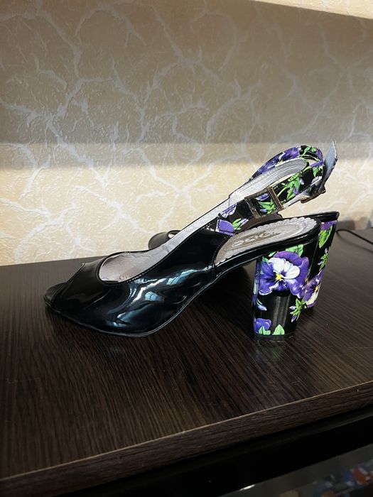 Босоніжки 38 розмір