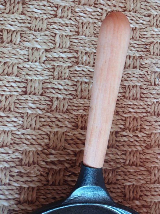 Сковорідка 24 см чугунна Brizolle