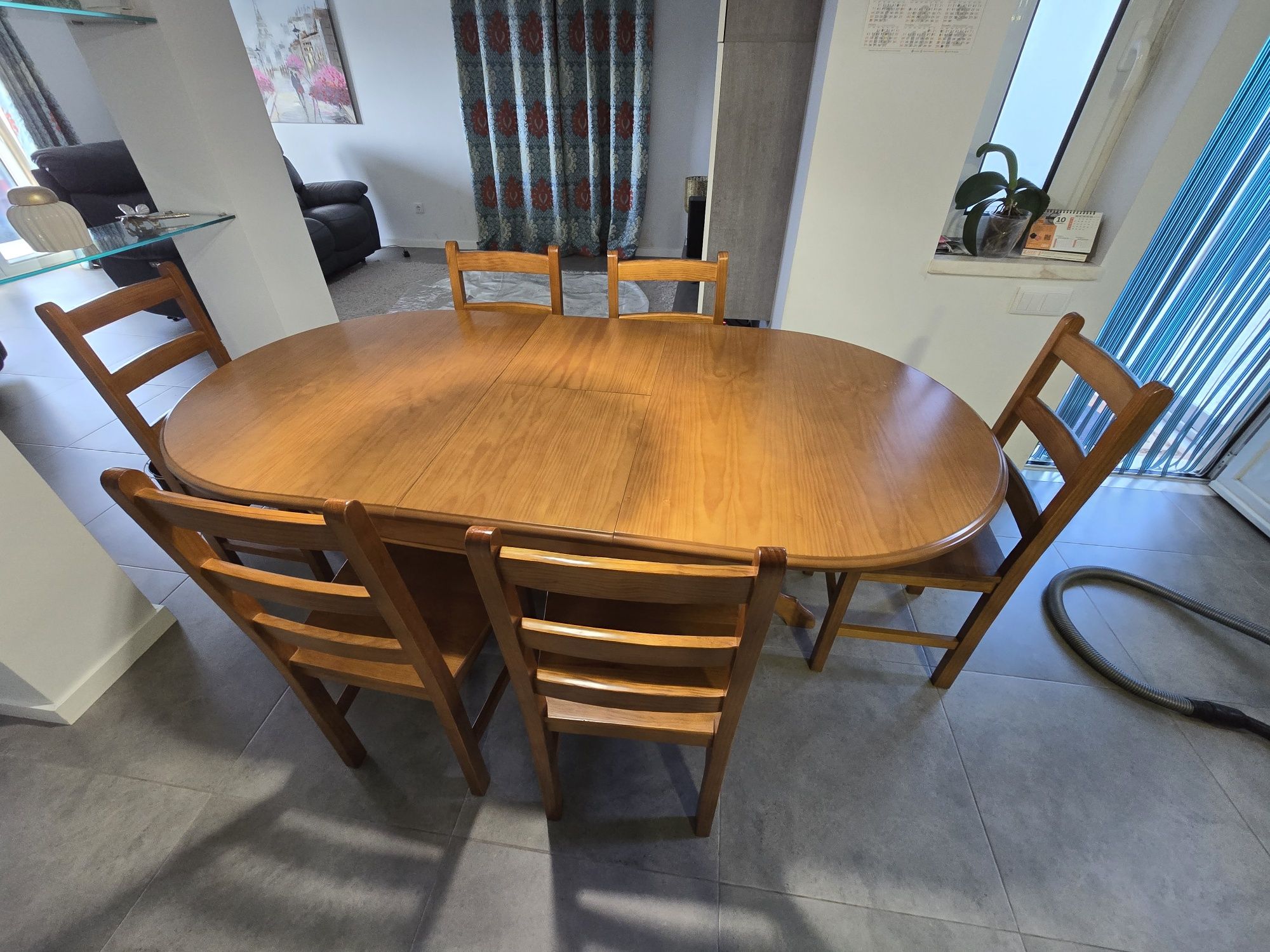 Vendo Mesa com 6 cadeiras