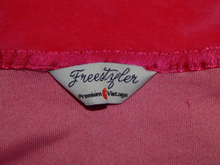 Розовая малиновая велюровая кофта Freestyler на девочку 9-10 лет.