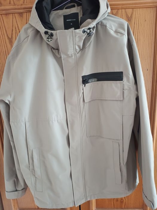 Чоловіча вітрівка у розмірі XL