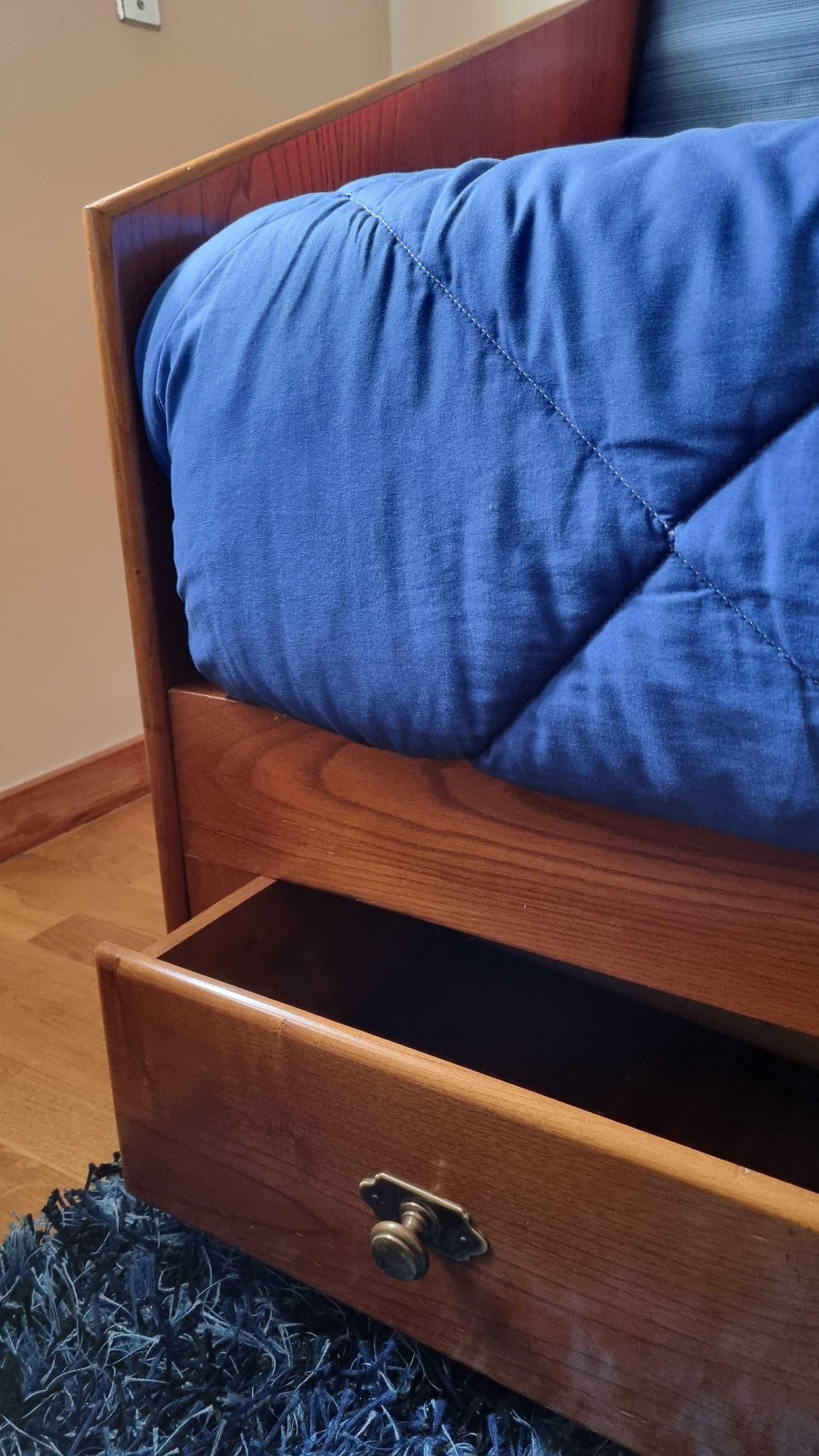 Quarto COMPLETO com cama, secretária e armário em madeira cerejeira