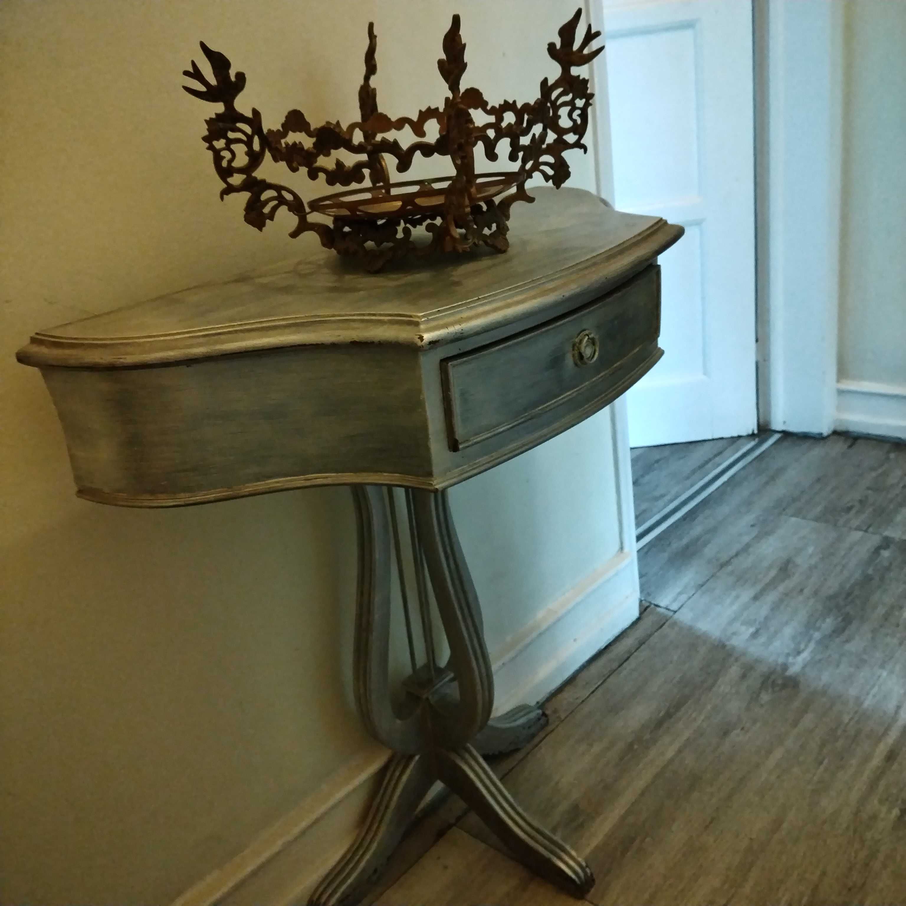 Mesa de canto pintada prata