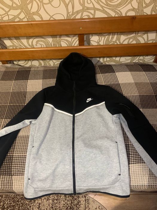 Продається nike tech fleece