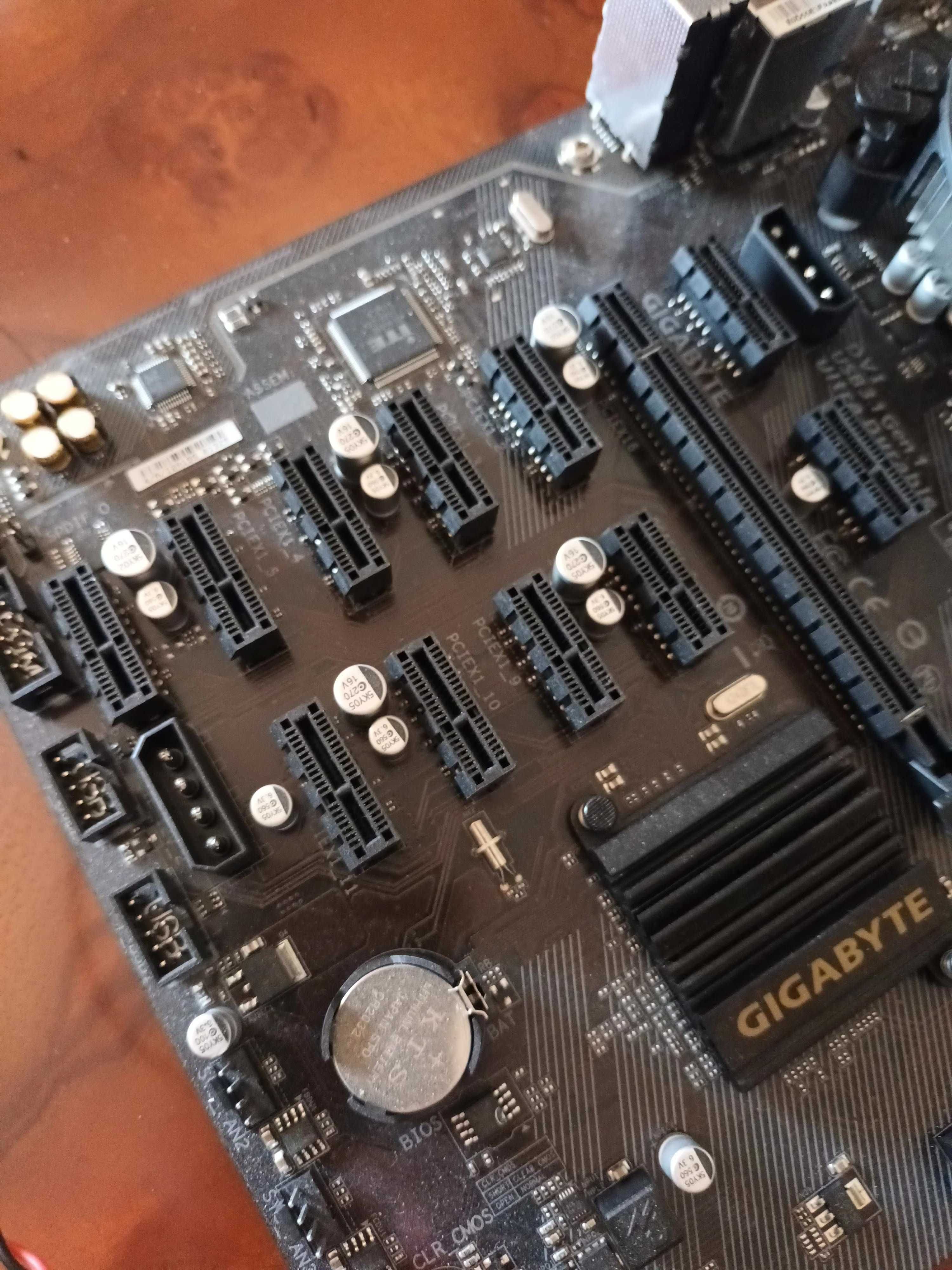 Motherboard Gigabyte B250- FINTECH + Pentium G4400 + 8Gb RAM